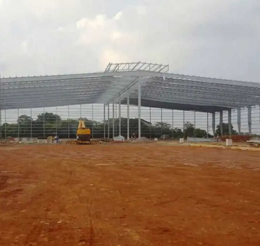 CE โลหะหุ้มหลังคา โรงงานเหล็ก อาคาร Pre-engineered โลหะโรงรถ