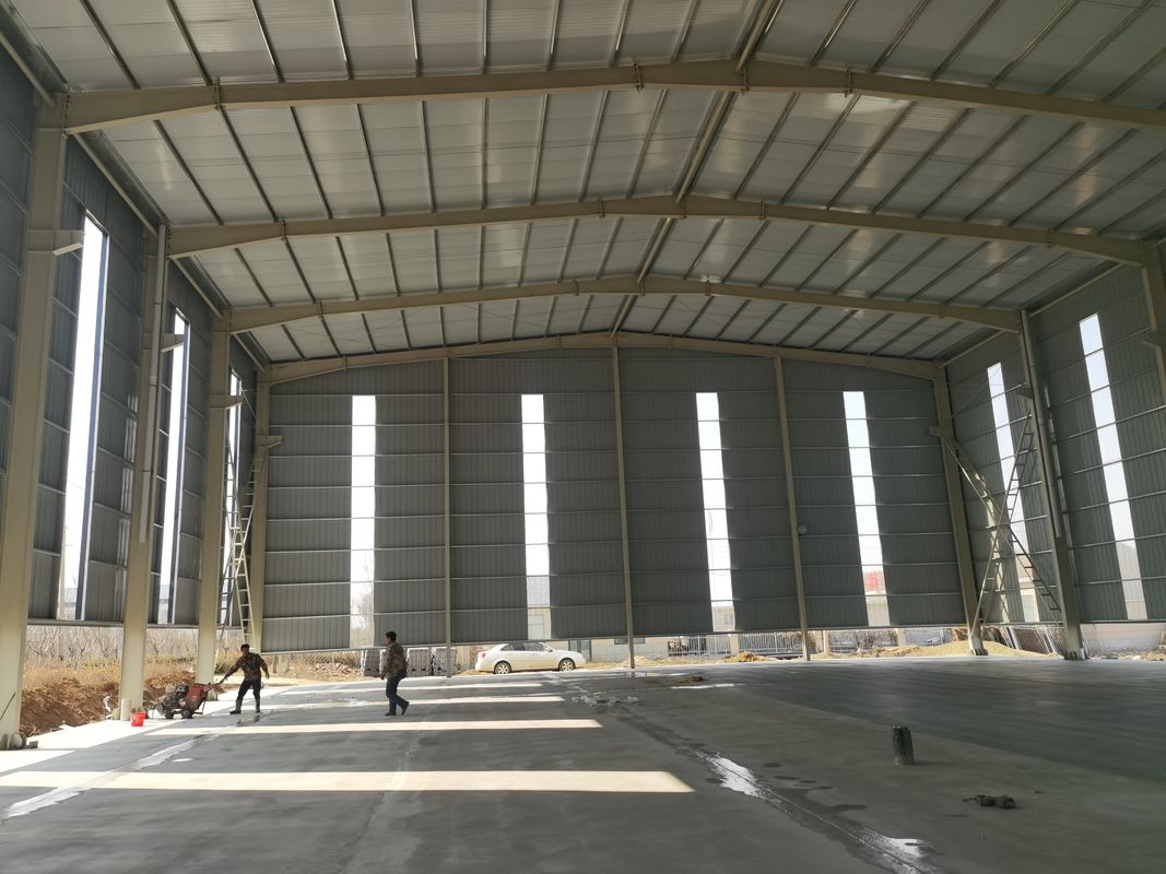 สร้างคลังสินค้าเหล็ก ออกแบบให้สูงและกว้าง พร้อมอุตสาหกรรมโครงสร้างเหล็ก Prefab กันพายุ