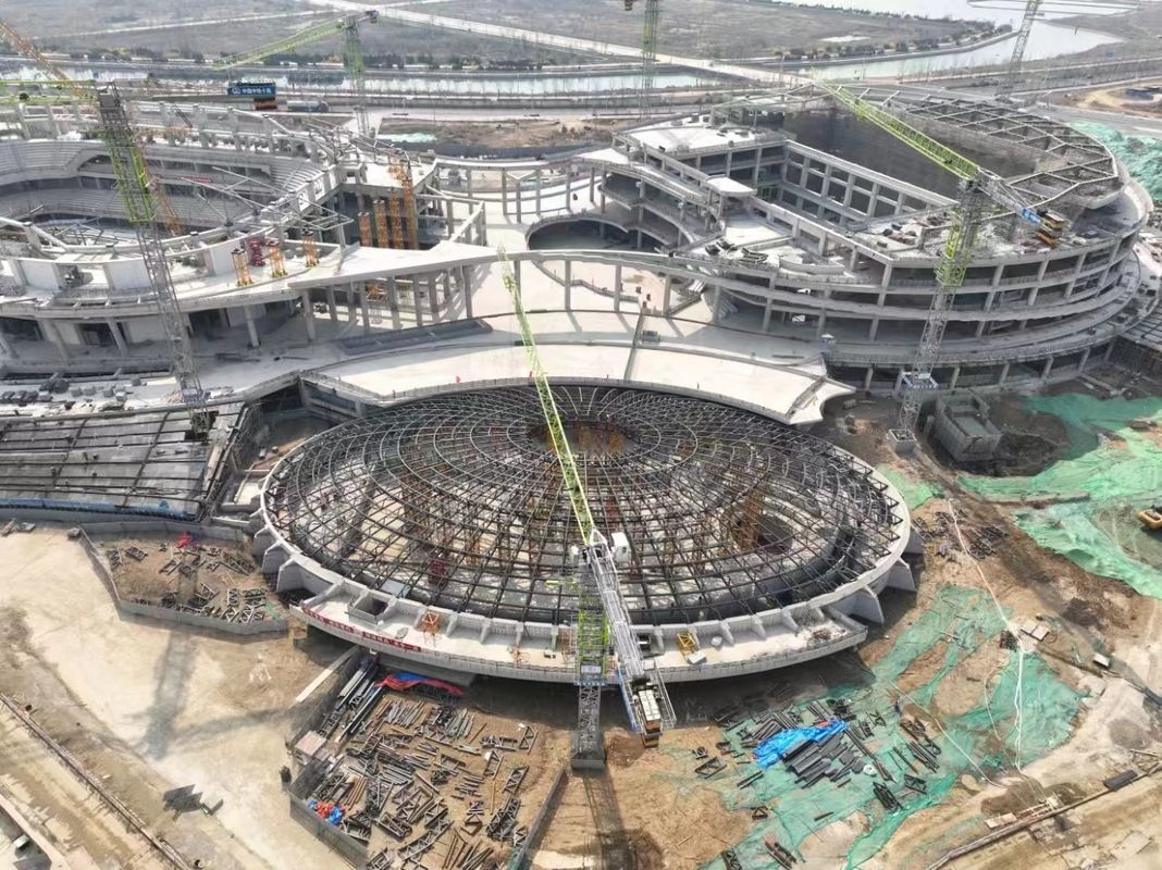 สร้างอย่างรวดเร็ว การประหยัดแรงงาน การออกแบบ Prefab Prefab Gym โครงสร้างเหล็ก ฟุตบอล / บาสเก็ตบอล Gym Building โครงสร้างเหล็ก